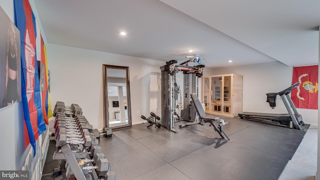 workout room featuring baseboards and recessed lighting