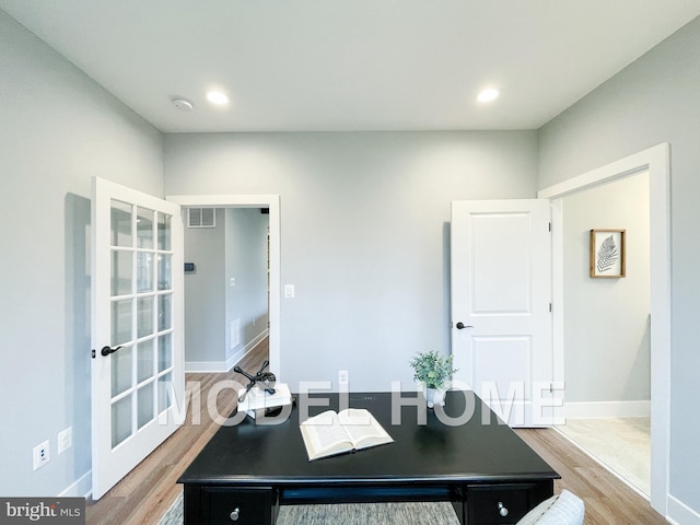 dining area featuring light wood-type flooring, baseboards, visible vents, and recessed lighting