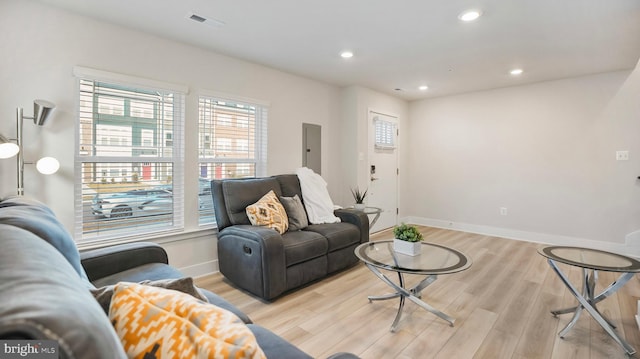 living room featuring recessed lighting, visible vents, light wood-style flooring, and baseboards