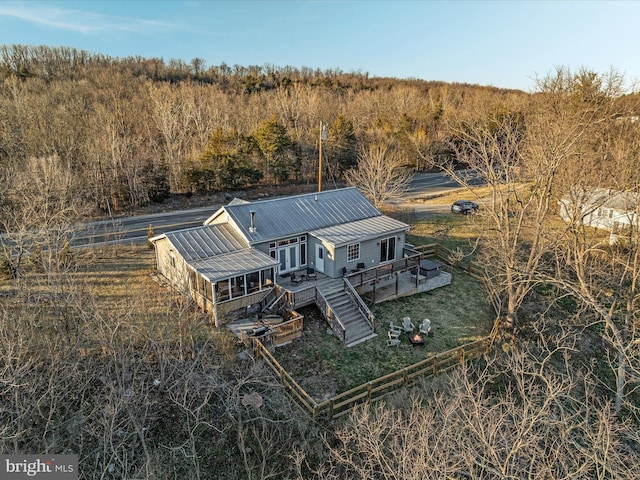 birds eye view of property featuring a forest view