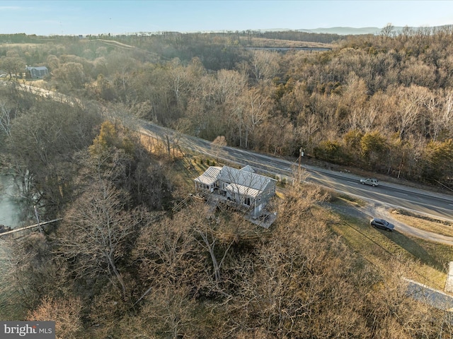 bird's eye view featuring a wooded view