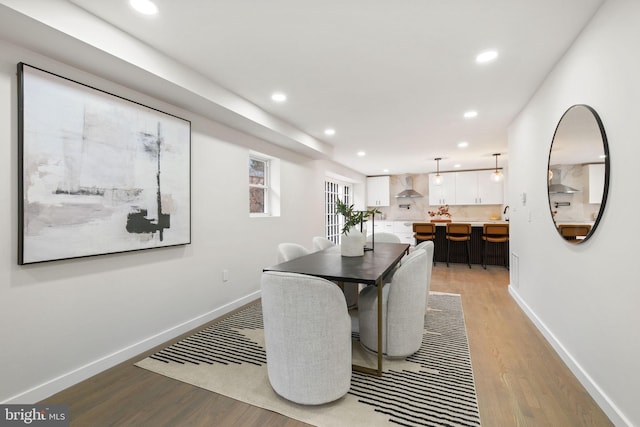 dining area with light wood-style floors, recessed lighting, and baseboards