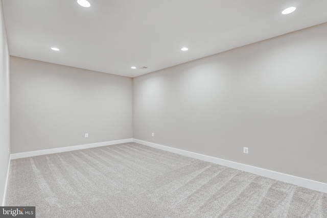 carpeted spare room featuring recessed lighting and baseboards