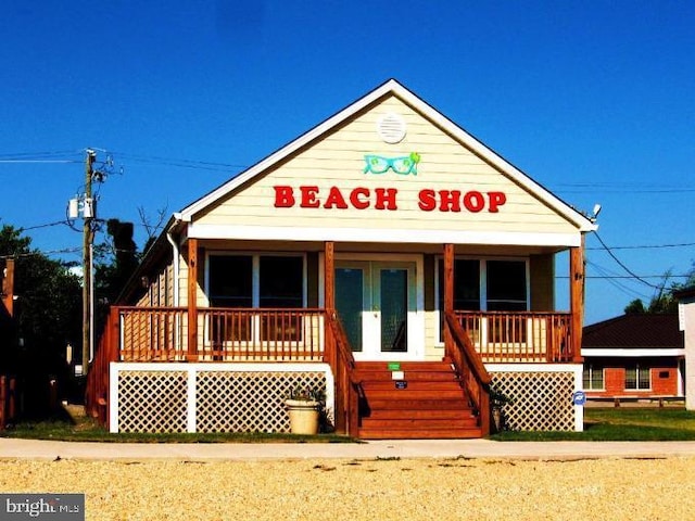 bungalow-style home with covered porch