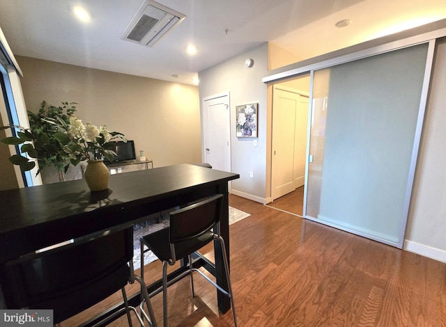 dining area featuring baseboards, visible vents, wood finished floors, and recessed lighting