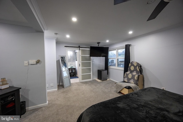 bedroom featuring a barn door, recessed lighting, baseboards, carpet, and crown molding