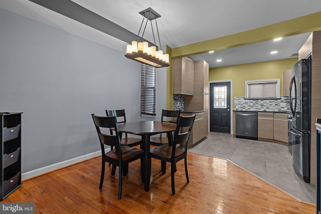 dining area featuring recessed lighting, light wood-type flooring, and baseboards