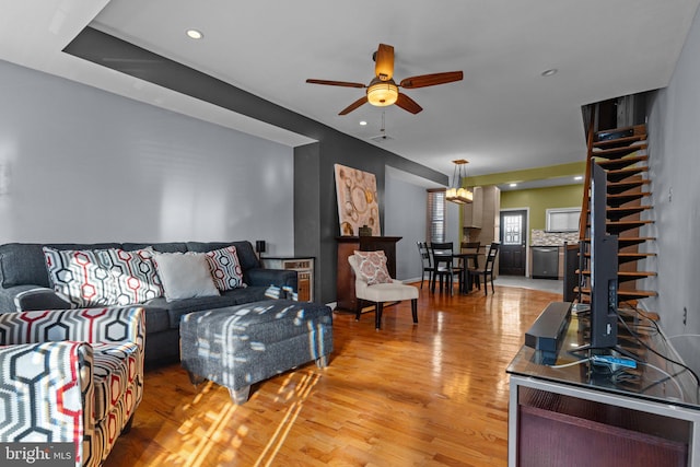 living area with light wood-type flooring, ceiling fan, and recessed lighting