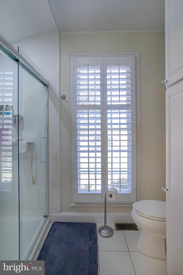 full bathroom featuring visible vents, toilet, tile patterned flooring, crown molding, and a shower stall