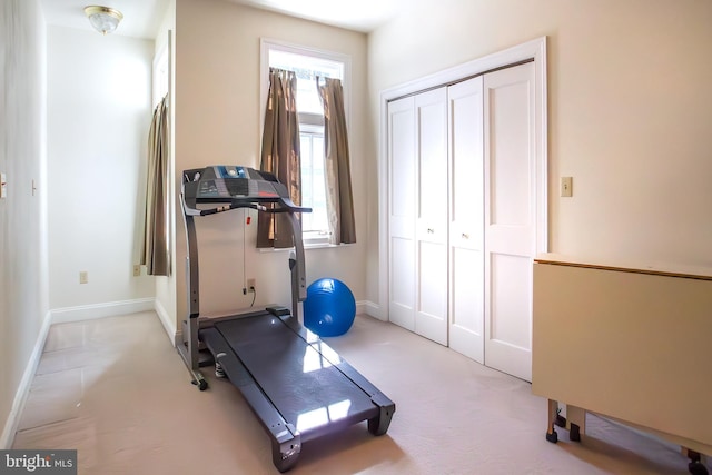 workout area featuring baseboards