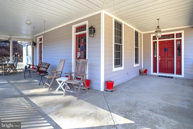 property entrance featuring a porch