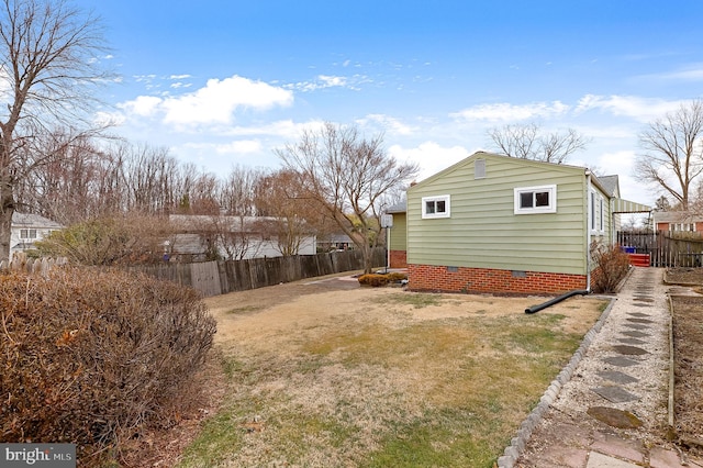 view of yard featuring fence