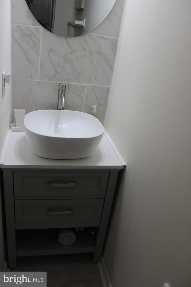 bathroom with vanity and tasteful backsplash