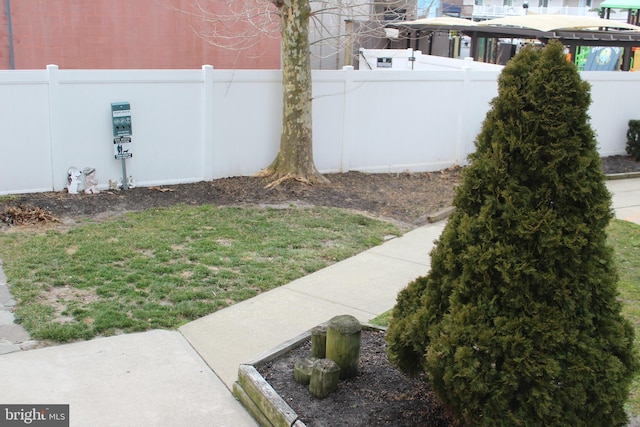 view of yard featuring fence