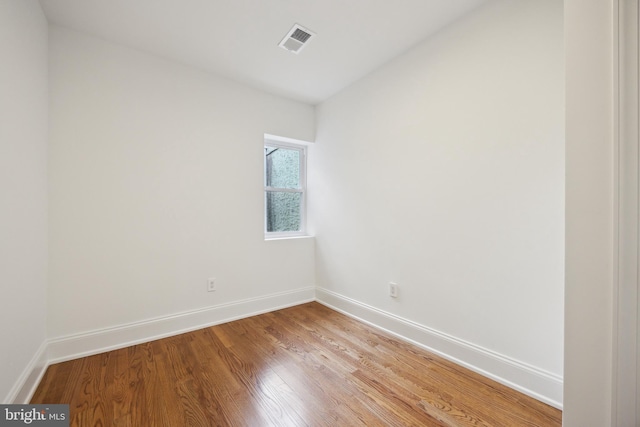 empty room with baseboards, visible vents, and light wood-style flooring