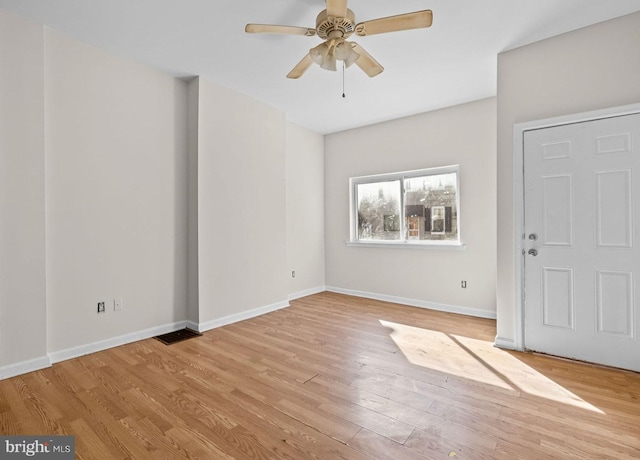 entryway with light wood-style floors, visible vents, ceiling fan, and baseboards