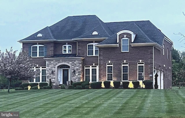 view of front of home featuring a front yard and brick siding