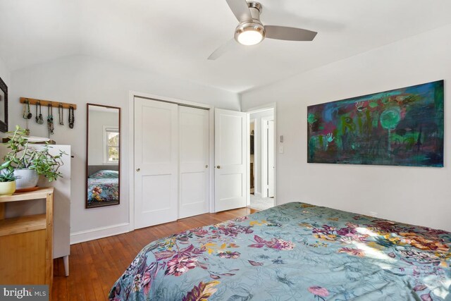 bedroom featuring a closet, lofted ceiling, a ceiling fan, and wood finished floors