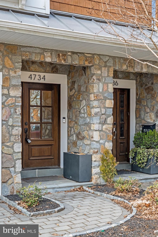 property entrance featuring stone siding