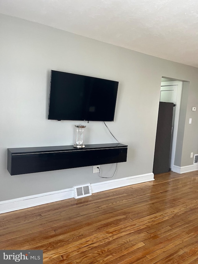 interior details with wood finished floors, visible vents, and baseboards