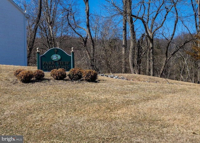 view of community / neighborhood sign