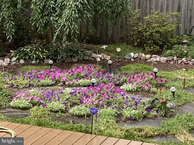 view of yard featuring fence