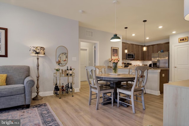 dining area featuring recessed lighting, baseboards, visible vents, and light wood finished floors