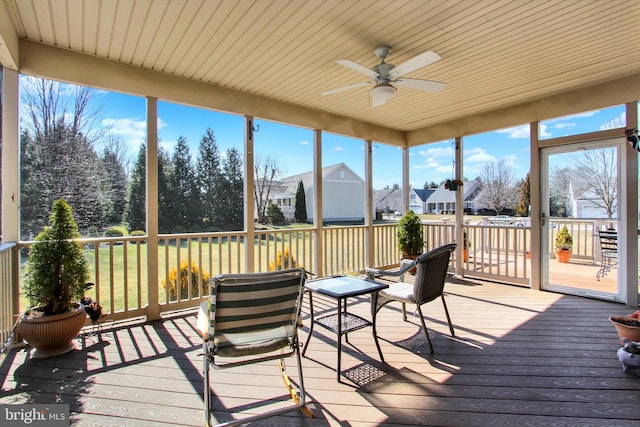 sunroom with ceiling fan