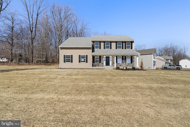 view of front facade with a front lawn