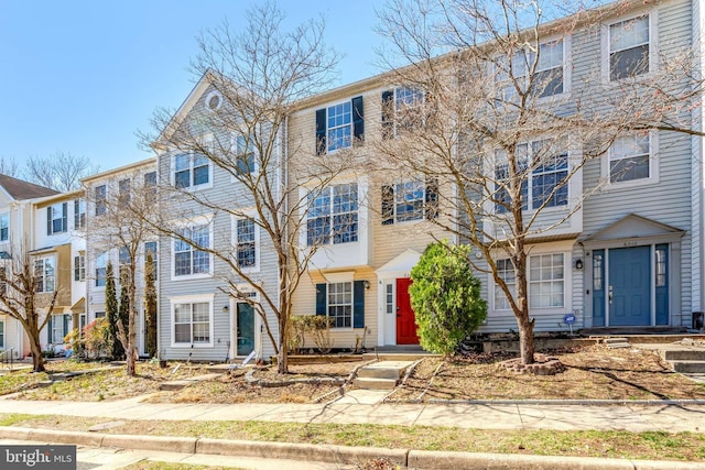 townhome / multi-family property featuring entry steps