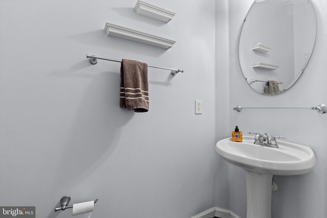 bathroom with baseboards