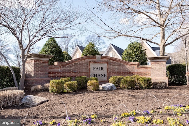 view of community / neighborhood sign