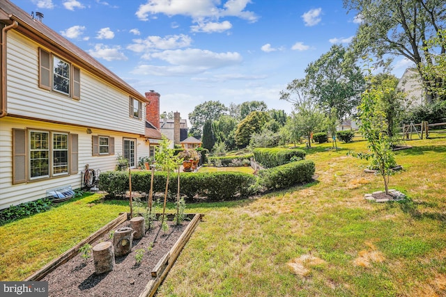 view of yard with a garden