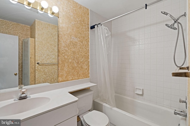 full bath with shower / bath combination with curtain, vanity, toilet, and wallpapered walls