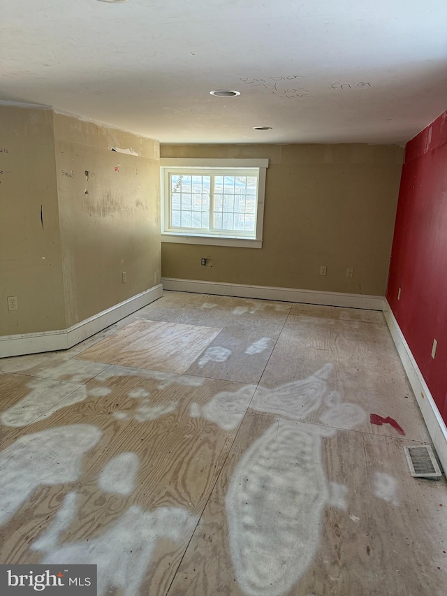 unfurnished room featuring visible vents and baseboards