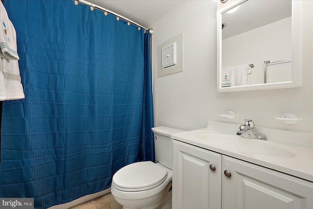 full bath featuring tile patterned flooring, a shower with shower curtain, vanity, and toilet