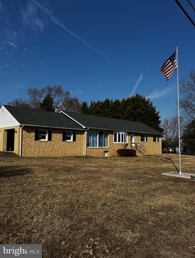 single story home featuring brick siding and a front yard