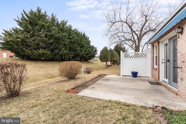 view of yard with a patio area