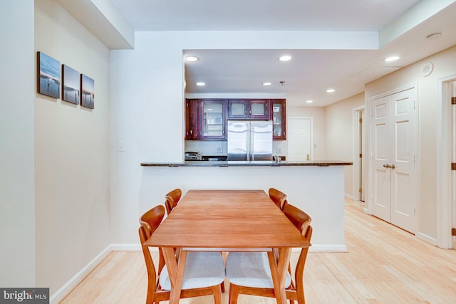 dining room featuring recessed lighting, light wood-type flooring, and baseboards