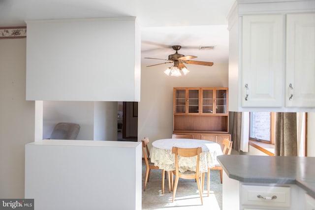 dining space featuring visible vents and ceiling fan