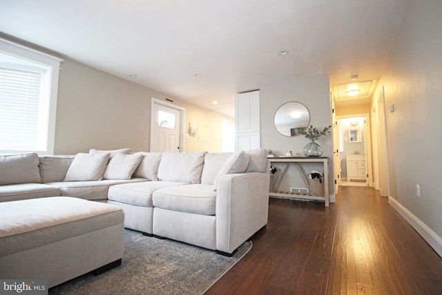 living area featuring dark wood-style floors, recessed lighting, and baseboards