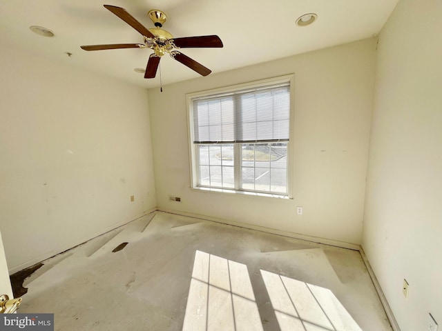 empty room featuring a ceiling fan