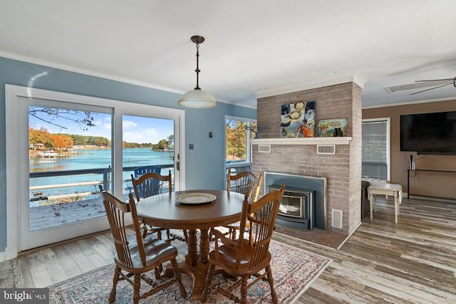 dining area featuring visible vents, crown molding, and wood finished floors