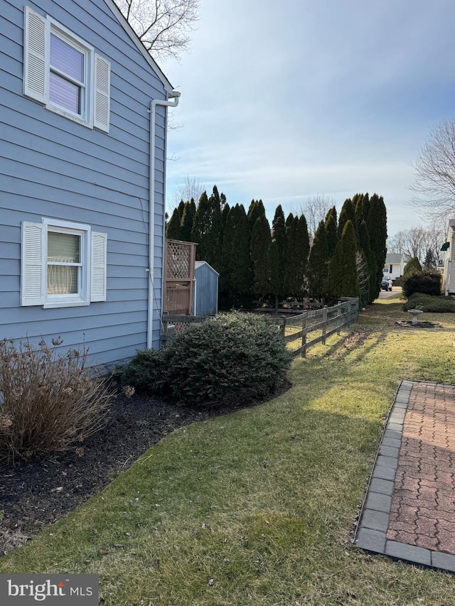 view of yard featuring fence