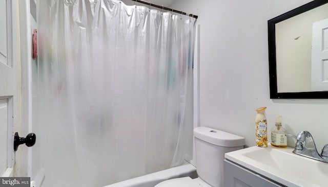 bathroom with shower / tub combo with curtain, vanity, and toilet