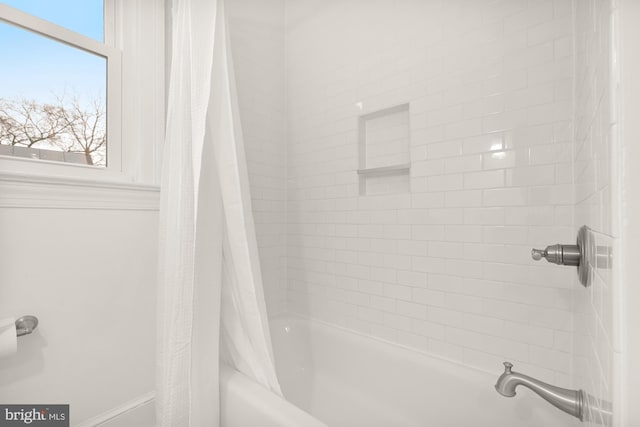 bathroom with shower / tub combo with curtain