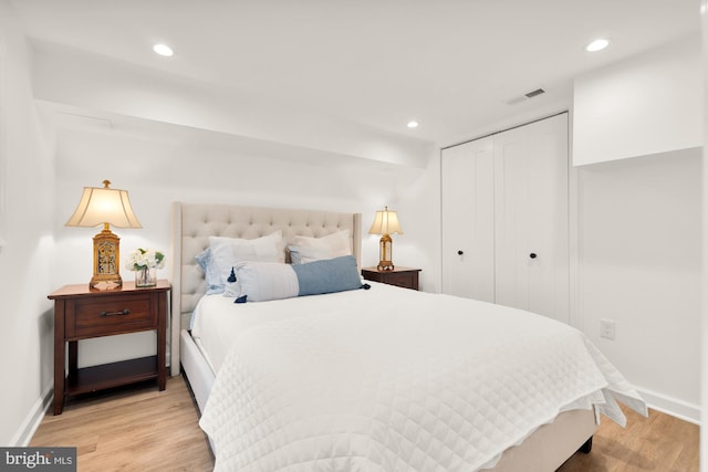 bedroom with recessed lighting, a closet, visible vents, light wood-type flooring, and baseboards