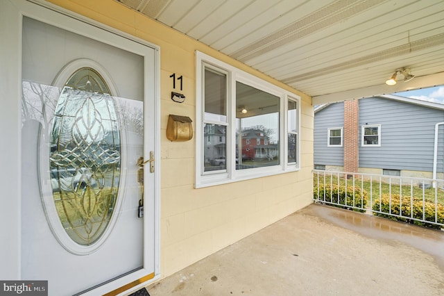 entrance to property featuring covered porch