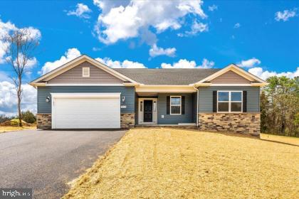 view of front of property with a front yard, driveway, and an attached garage