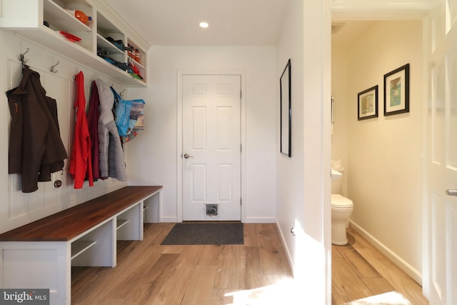 mudroom featuring light wood finished floors, baseboards, and recessed lighting